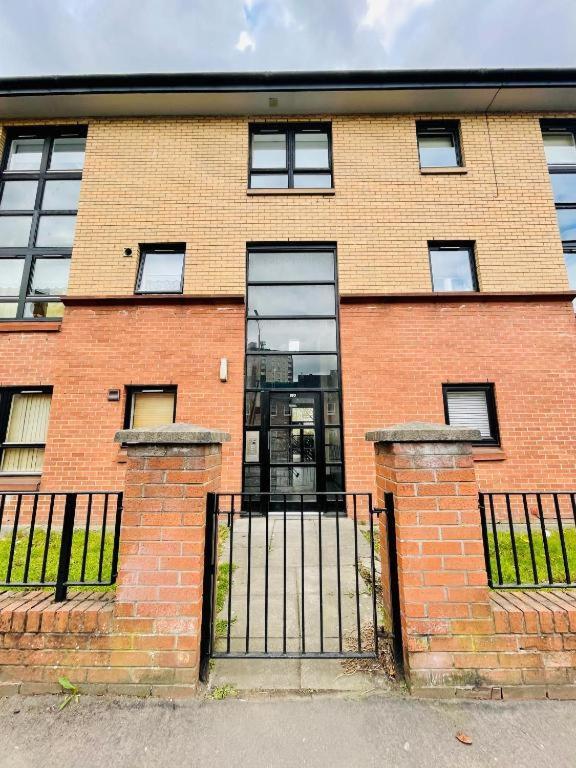Modern 2 Bedroom Apartment With Free Parking Glasgow Dış mekan fotoğraf