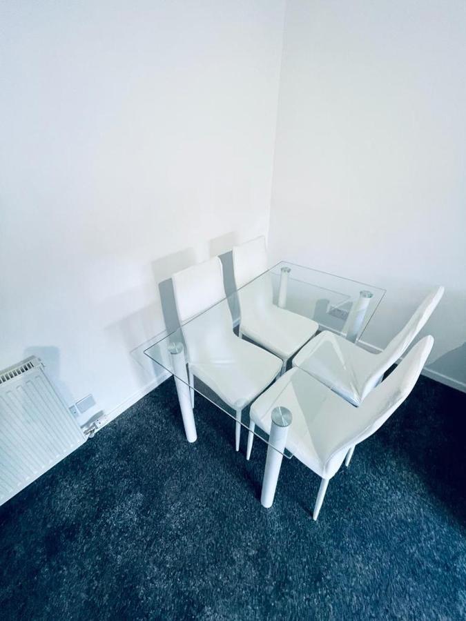 Modern 2 Bedroom Apartment With Free Parking Glasgow Dış mekan fotoğraf