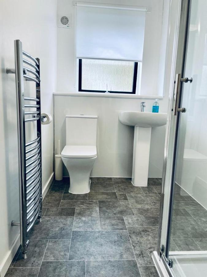 Modern 2 Bedroom Apartment With Free Parking Glasgow Dış mekan fotoğraf